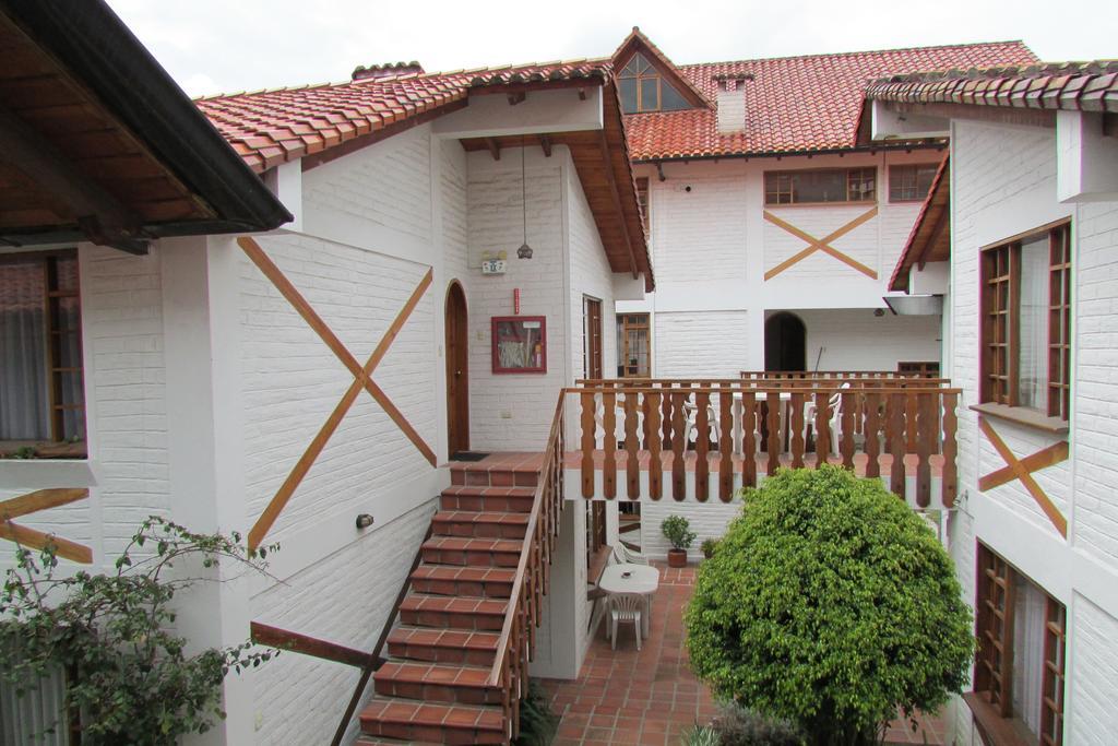 Apartamentos Los Quipus Quito Esterno foto