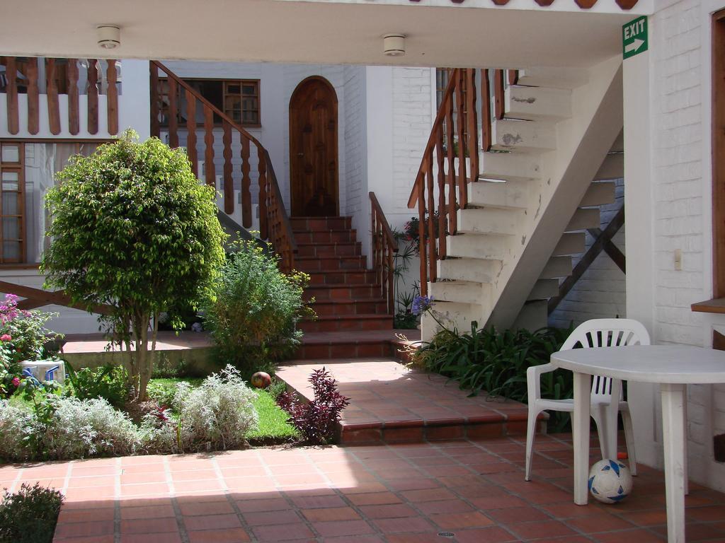 Apartamentos Los Quipus Quito Esterno foto