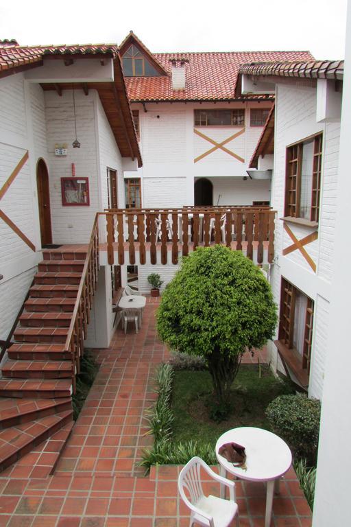 Apartamentos Los Quipus Quito Esterno foto