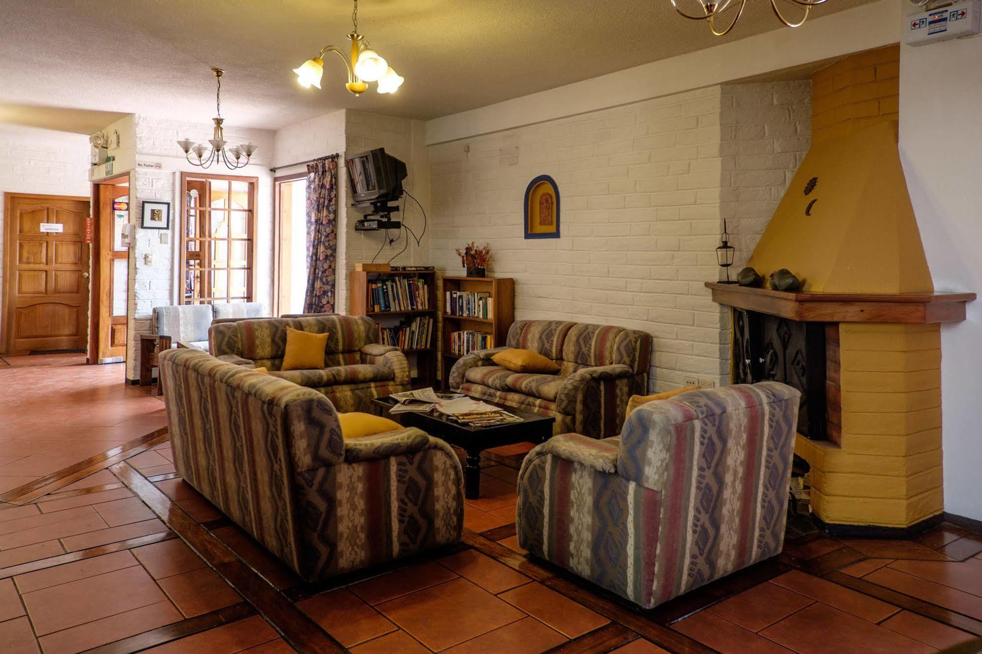 Apartamentos Los Quipus Quito Esterno foto