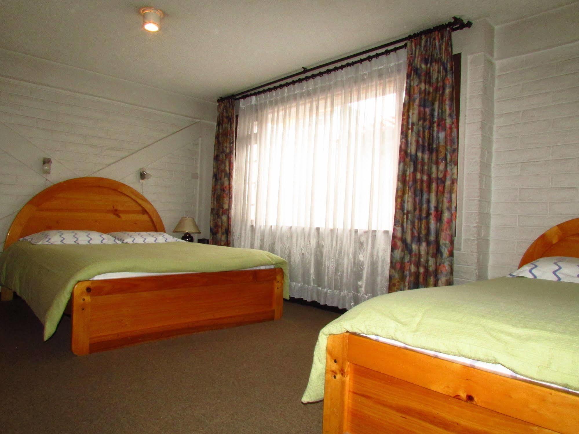 Apartamentos Los Quipus Quito Esterno foto
