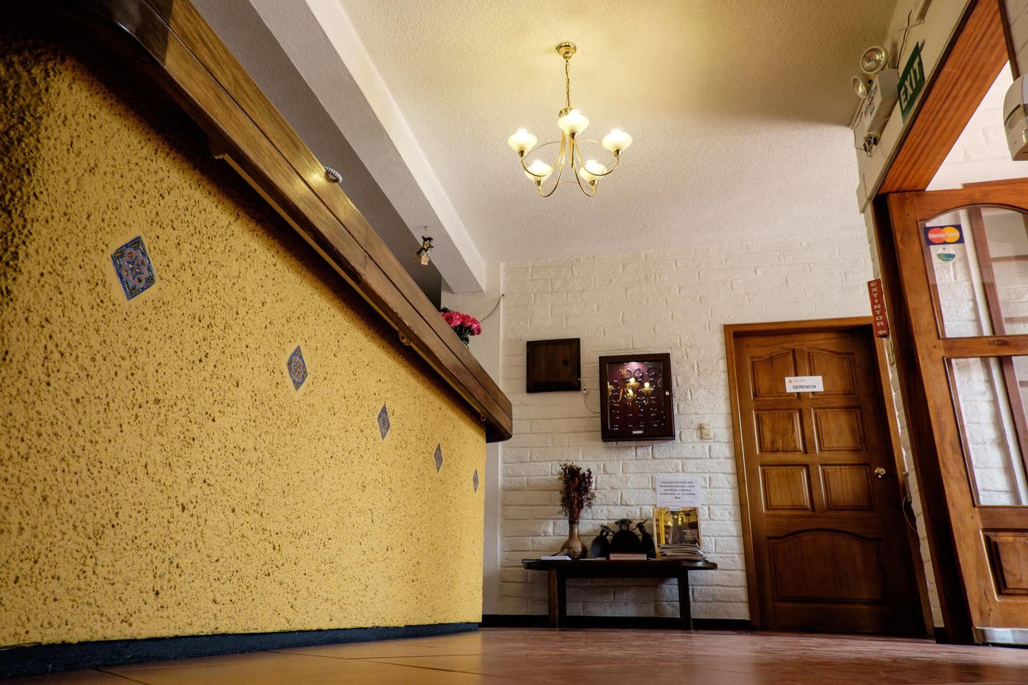 Apartamentos Los Quipus Quito Esterno foto